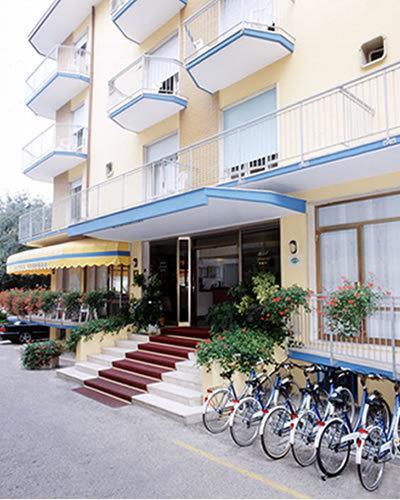 Hotel Azzorre Лидо-ди-Езоло Экстерьер фото