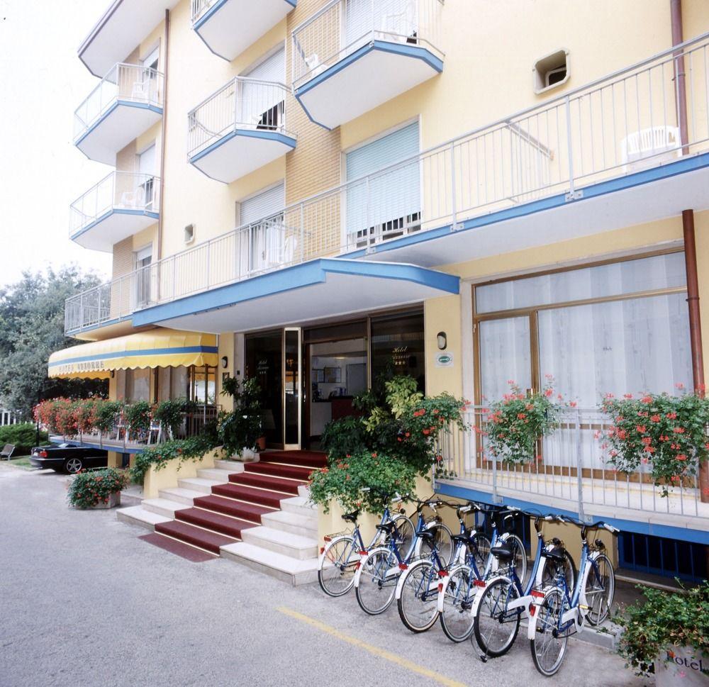 Hotel Azzorre Лидо-ди-Езоло Экстерьер фото